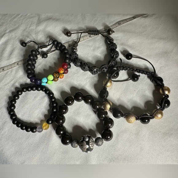 Five black adjustable and stretch style bracelets - Picture 4 of 5